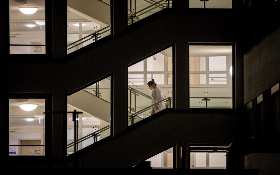 κορωνοϊός-στα-858-τα-νέα-κρούσματα-274-οι-δ-561243685