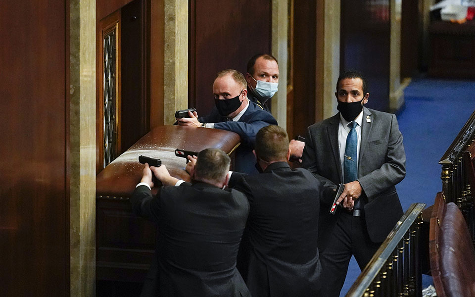 η-μαύρη-κληρονομιά-που-αφήνει-ο-τραμ-561223864