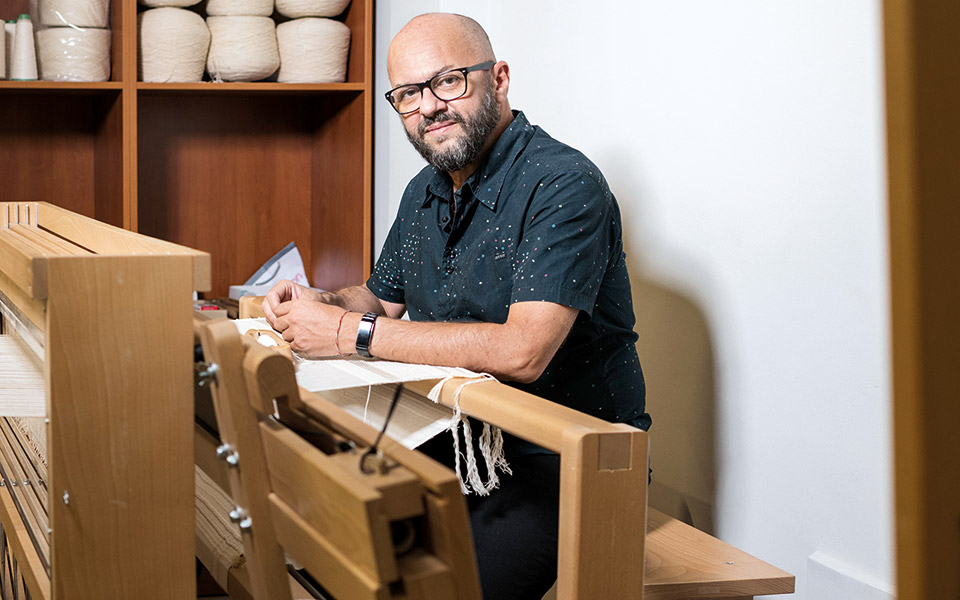 άνδρες-στην-άκρη-του-νήματος-561225571