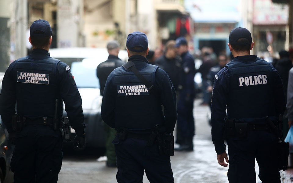 εξαρθρώθηκε-σπείρα-διακινητών-μεταν-561236977