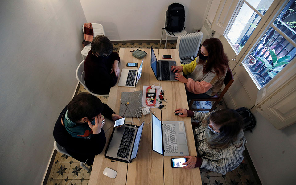 άγγελος-χανιώτης-η-χρονιά-που-η-υφήλιο-561213736