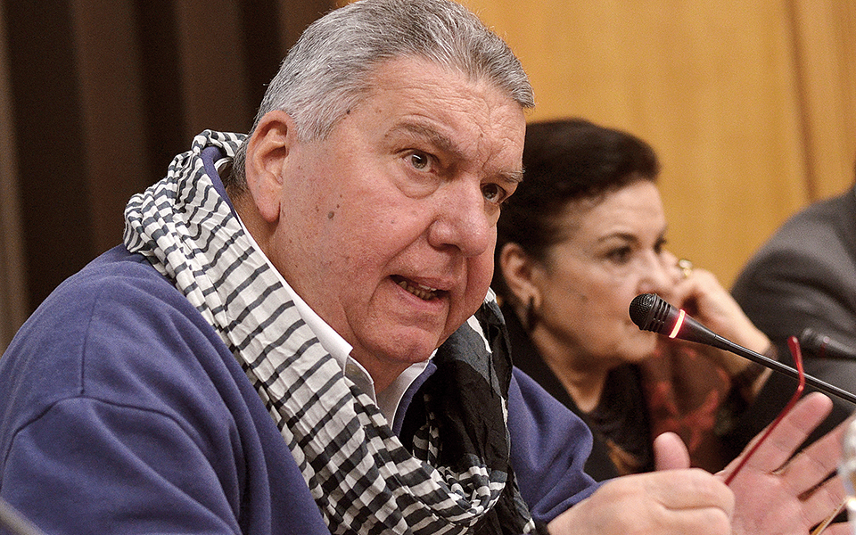 eίναι-η-ποίηση-φωταγωγός-ή-φρέαρ-ή-λαγού-561214021