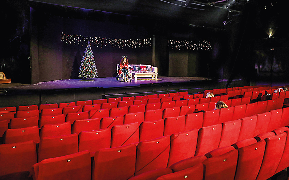 Παρέα με την Κατερίνα Βρανά στη νέα διαδικτυακή παράστασή της-1