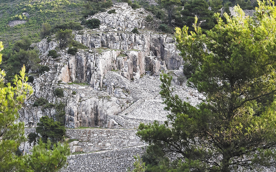 ανάβαση-στο-υπαίθριο-μουσείο-μαρμάρο-561219574