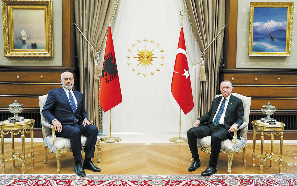 ερντογάν-στρατηγική-η-σχέση-με-τα-τίρα-561219310