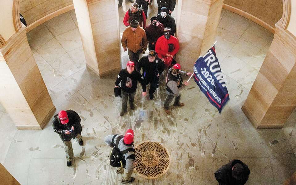 παραιτήσεις-και-παράνοια-στον-λευκό-ο-561219607