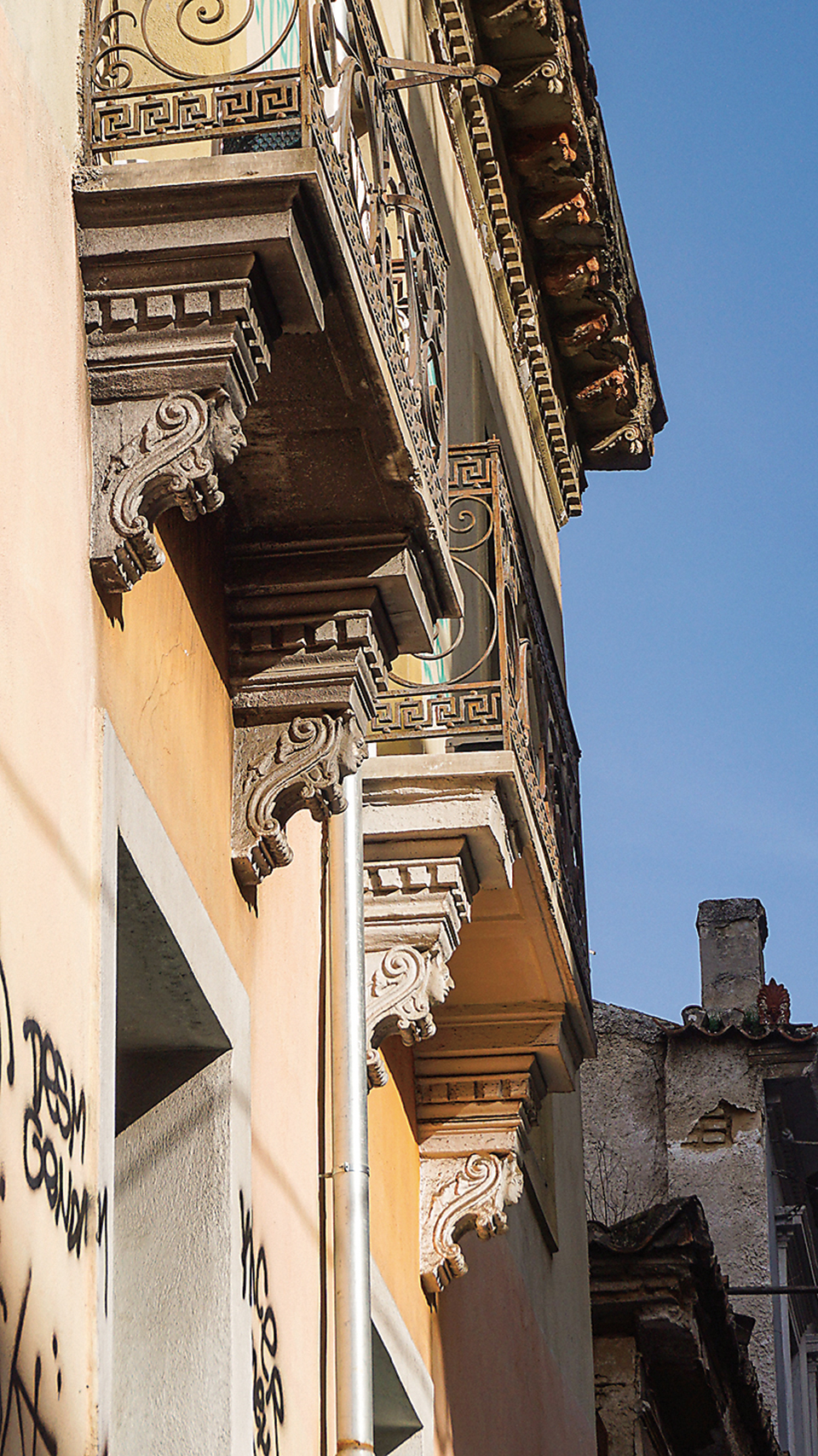 Από τη Δερβενίων και την Ερεσσού προς την Εμμανουήλ Μπενάκη-1