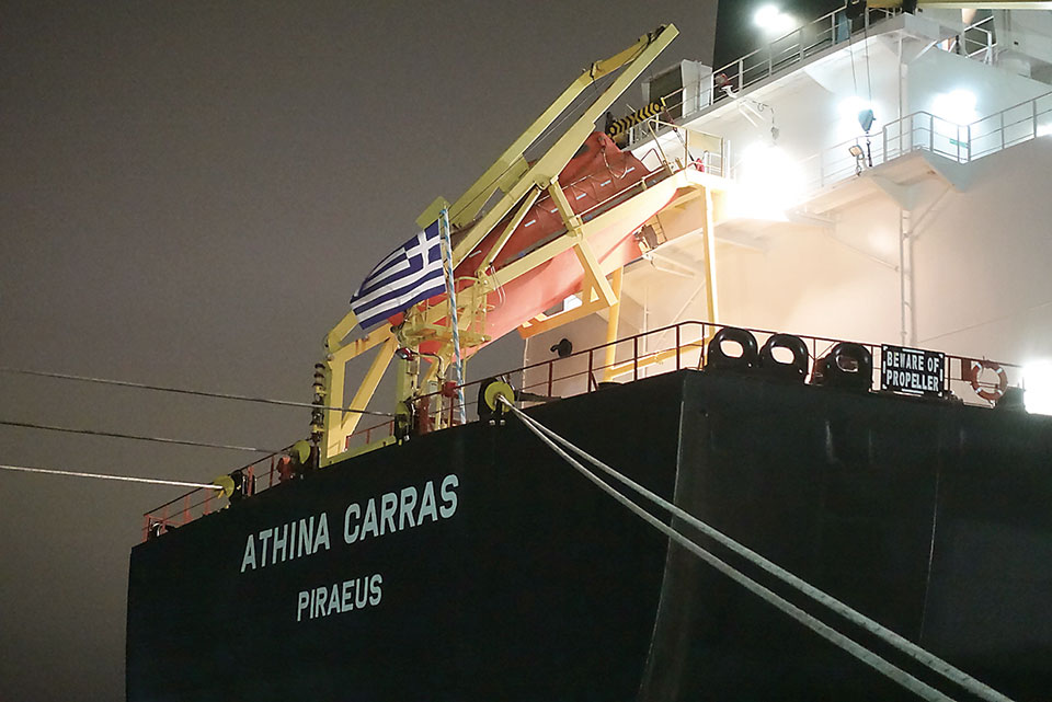 Ένας «απρόσμενος» Αγιος Βασίλης επισκέπτεται Ελληνες ναυτικούς στη Βοστώνη-2