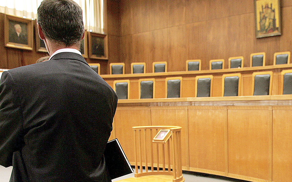 ξεκινούν-οι-δίκες-για-αναδρομικά-έως-42-561225130