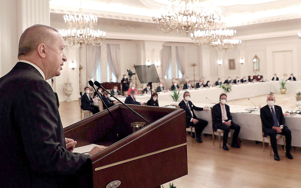 η-άγκυρα-γκριζάρει-τον-διάλογο-561225040