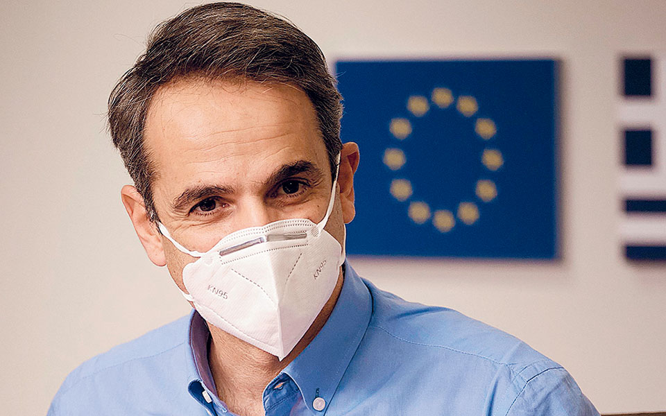 σταθερά-με-το-βλέμμα-στο-κέντρο-561226963