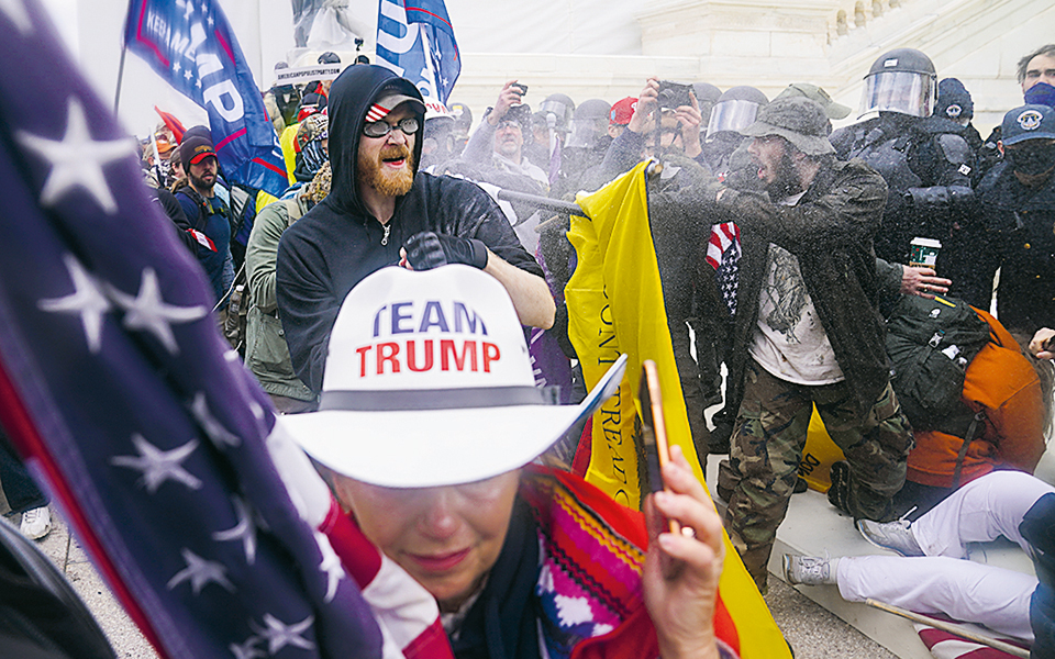 αφήνει-πίσω-του-μια-βαθιά-διχασμένη-χώ-561231937