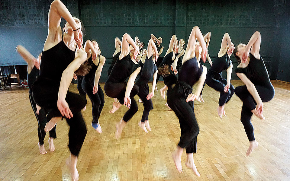 ο-τσέχωφ-δεν-χωράει-στην-οθόνη-561234925