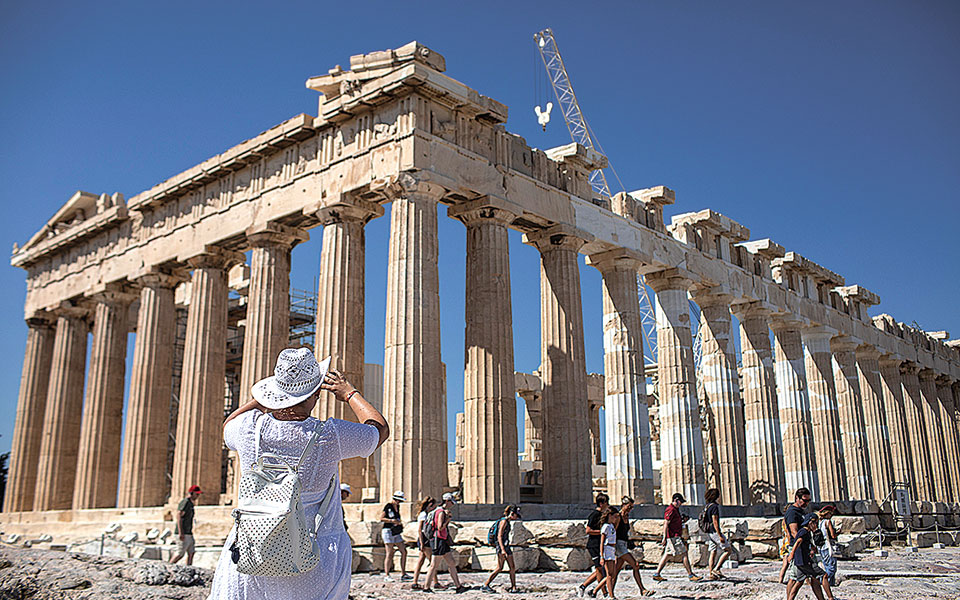 ριμπάουντ-του-τουρισμού-βλέπουν-561234772
