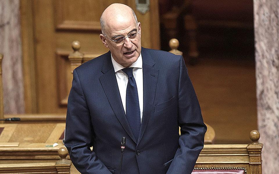 στον-ορίζοντα-τα-12-μίλια-ανατολικά-της-561234535