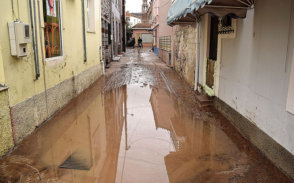 έγκαιρη-πρόβλεψη-για-πλημμύρες-561234862
