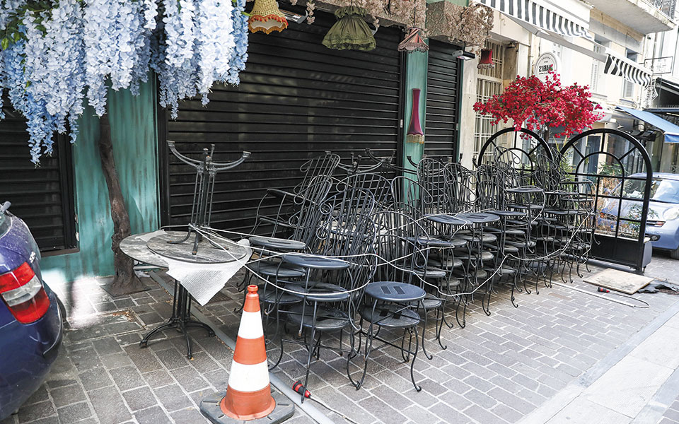 τα-πρώτα-οριστικά-λουκέτα-στον-κλάδ-561236185