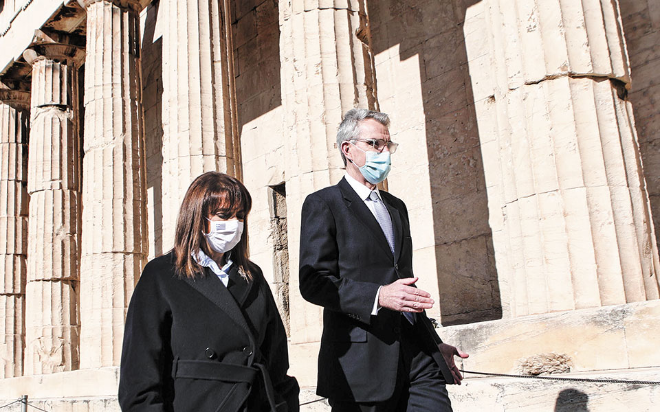 η-σακελλαροπούλου-συγχαίρει-μπάιντε-561235951