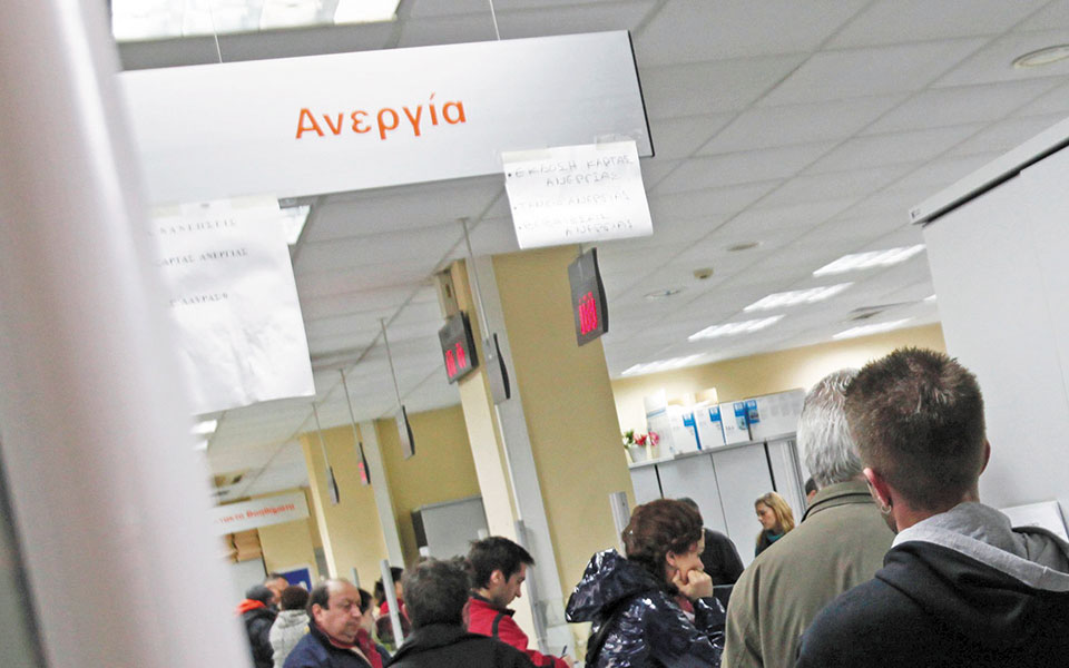 παρά-τα-μέτρα-αυξήθηκαν-κατά-52-875-οι-άνεργ-561236107