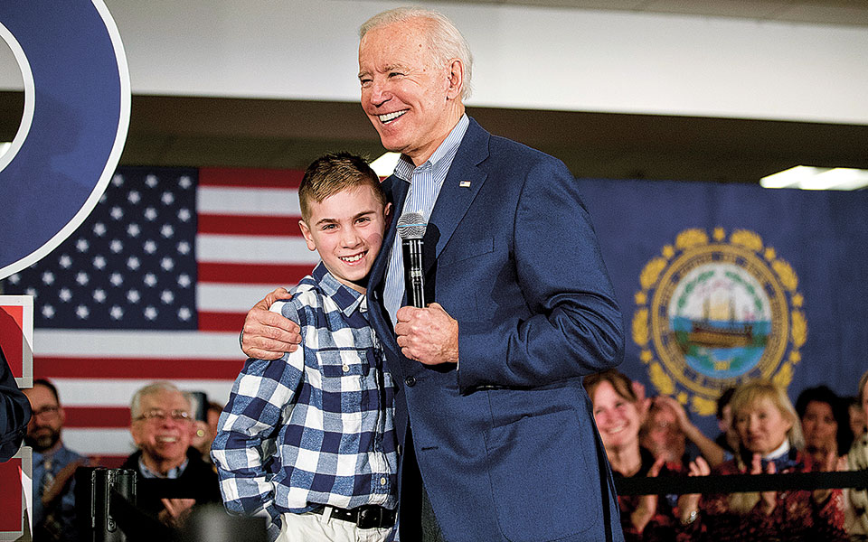 γράφει-βιβλίο-ο-μικρός-φίλος-του-μπάιν-561237469