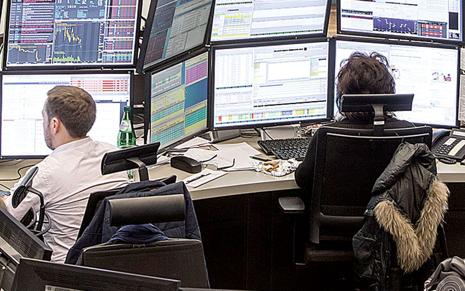 πτωτικά-κινήθηκαν-οι-αγορές-στην-ευρώ-561237214