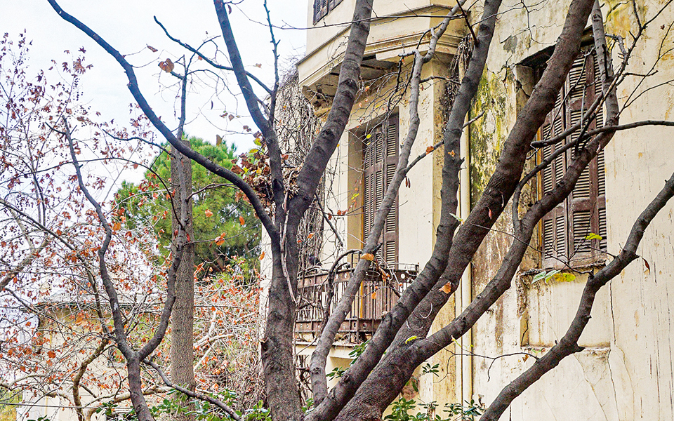 η-αετοφωλιά-της-οδού-χερσώνος-561247321