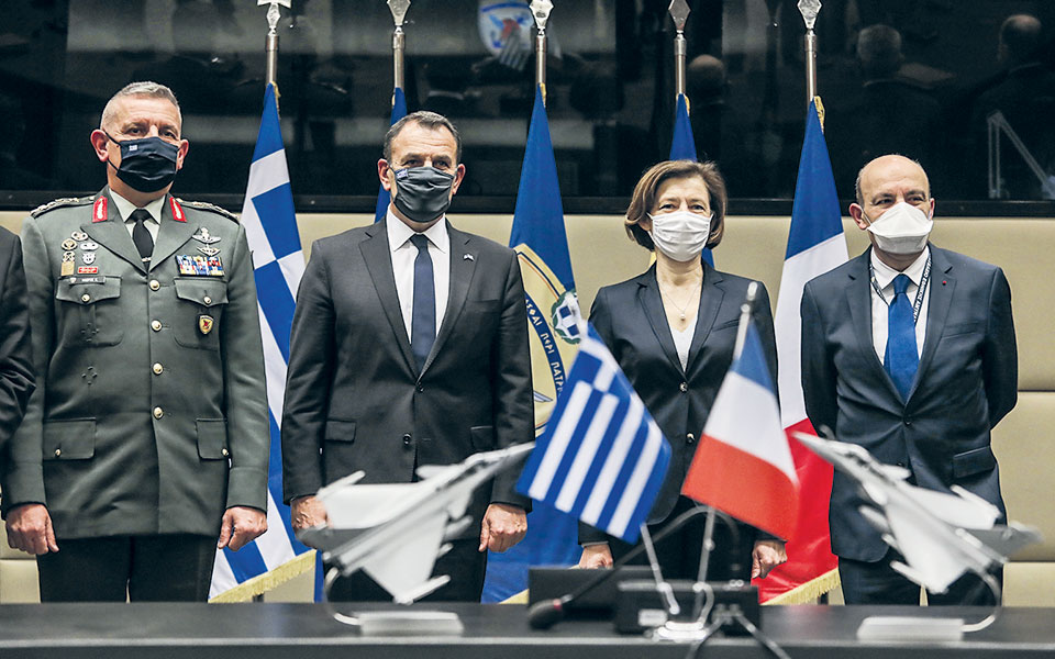 υπογραφές-στη-συμφωνία-με-γαλλία-για-τ-561241426