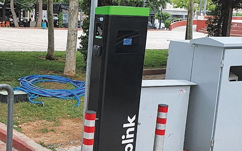 οι-πρώτοι-100-φορτιστές-ηλεκτρικών-ι-χ-τη-561243322