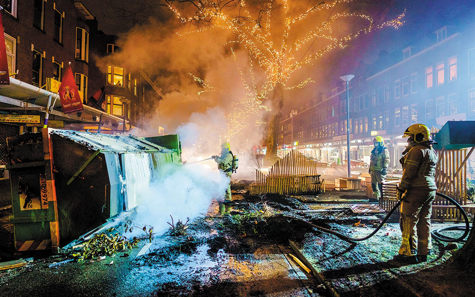 τα-μέτρα-φέρνουν-βία-στην-ολλανδία-561242566