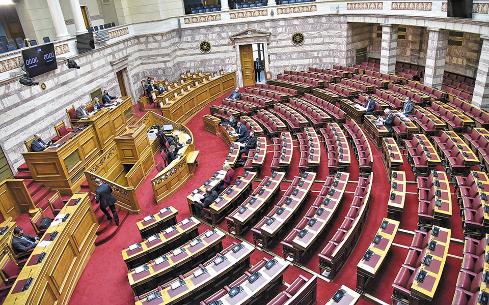 οι-διαδηλώσεις-ανεβάζουν-ξανά-το-θερμ-561242650