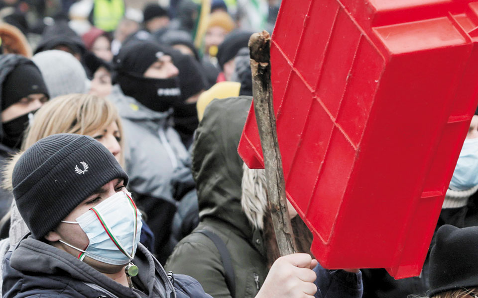 εκατό-εκατ-έχουν-προσβληθεί-από-κορων-561243919