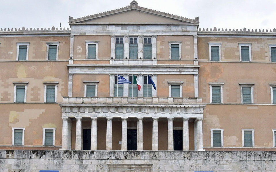 δύσκολα-νομοσχέδια-στη-βουλή-561244093