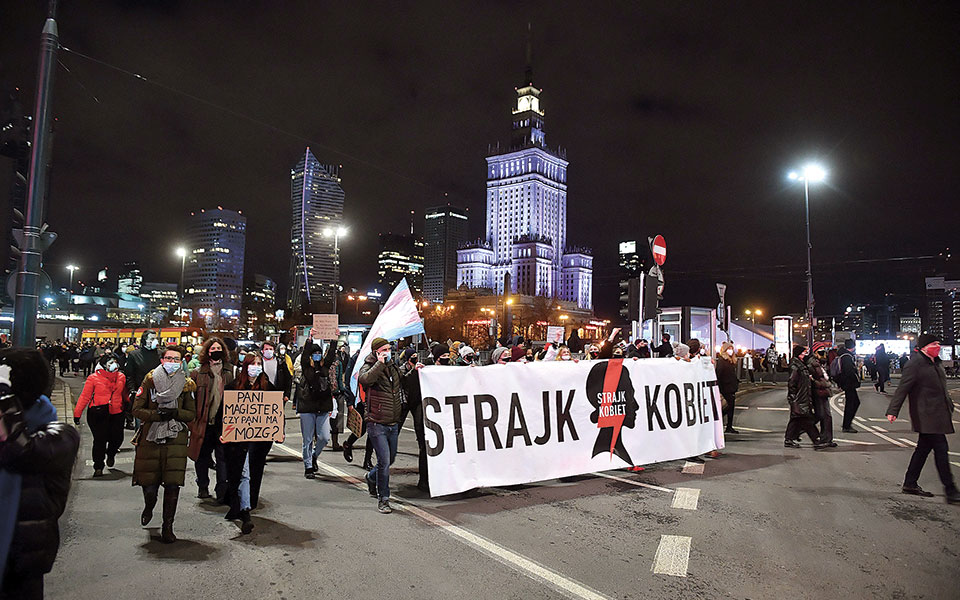 πολωνία-σε-ισχύ-η-απαγόρευση-αμβλώσεω-561245239