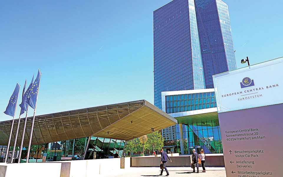 καμπανάκι-της-εκτ-για-εννέα-τράπεζε-561245665