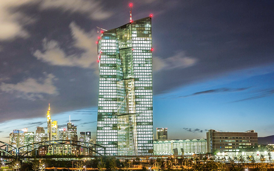 η-λαγκάρντ-κρατάει-γεμάτα-τα-ταμεία-το-561247930