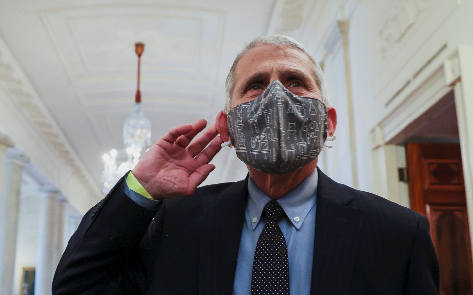 φάουτσι-υποτιμημένη-η-θνητότητα-από-covid-19-561237274