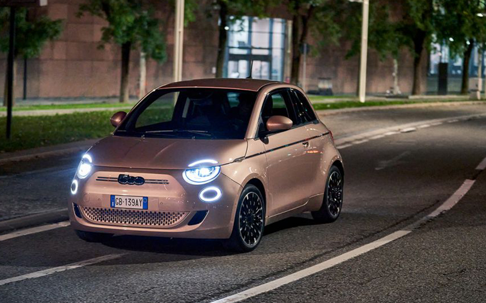 η-alexa-της-amazon-συναντά-το-νέο-fiat-500-561216079