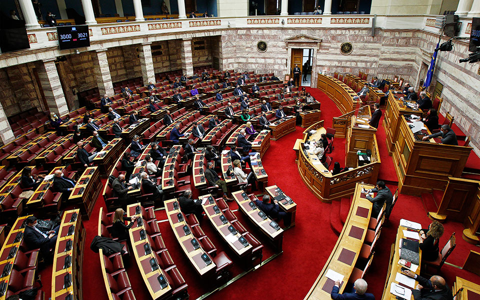 διπλή-κριτική-για-την-πολιτική-στον-χώ-561230218