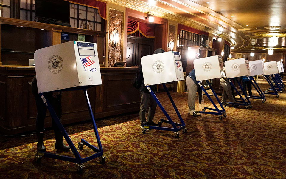 post-truth-δημοκρατία-561234754