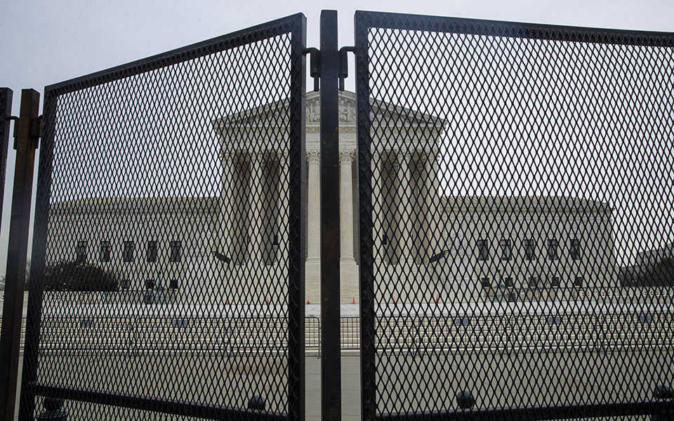 «Φρούριο» το Καπιτώλιο μετά την εισβολή (εικόνες)-1