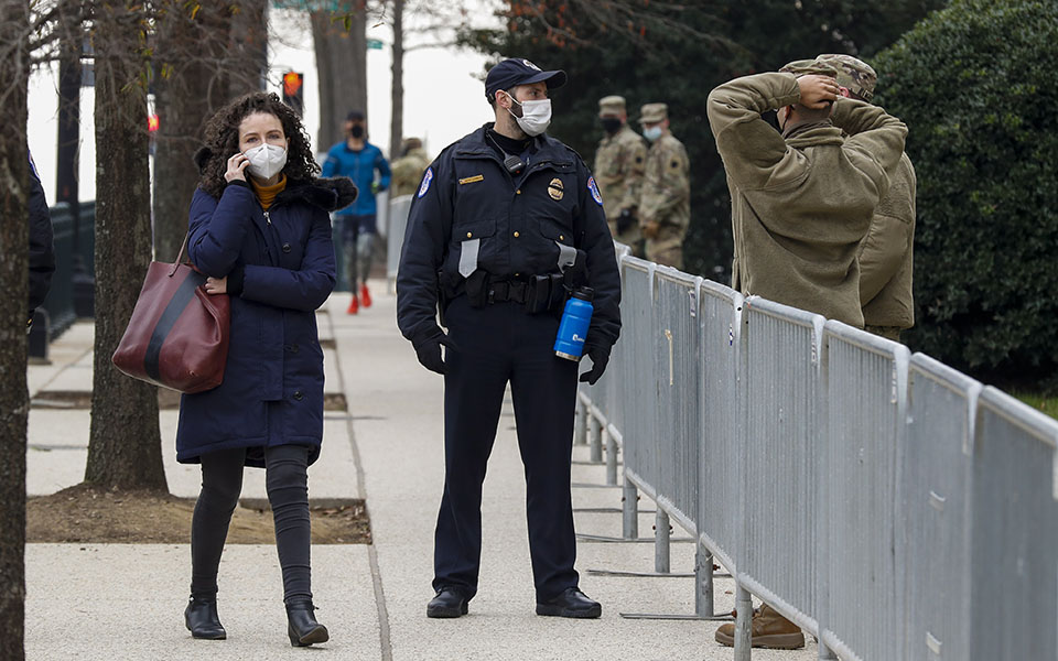 «Φρούριο» το Καπιτώλιο μετά την εισβολή (εικόνες)-6