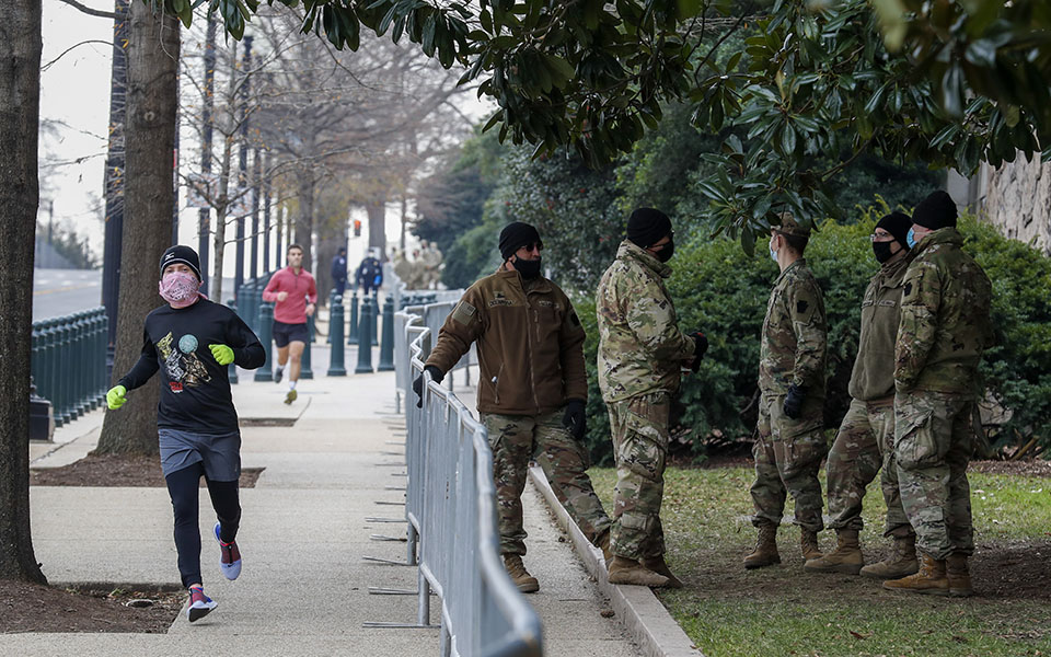 «Φρούριο» το Καπιτώλιο μετά την εισβολή (εικόνες)-2
