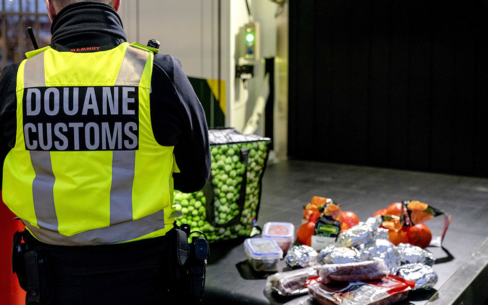 και-κατασχέσεις-σάντουιτς-λόγω-brexit-στα-561224422