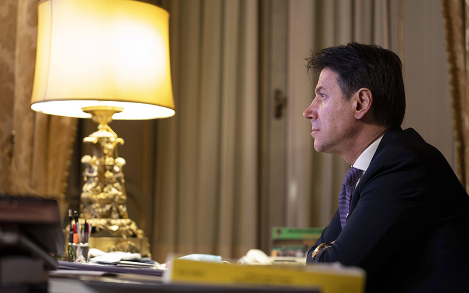 παραιτήθηκε-ο-κόντε-ανοικτά-όλα-τα-ενδ-561241939