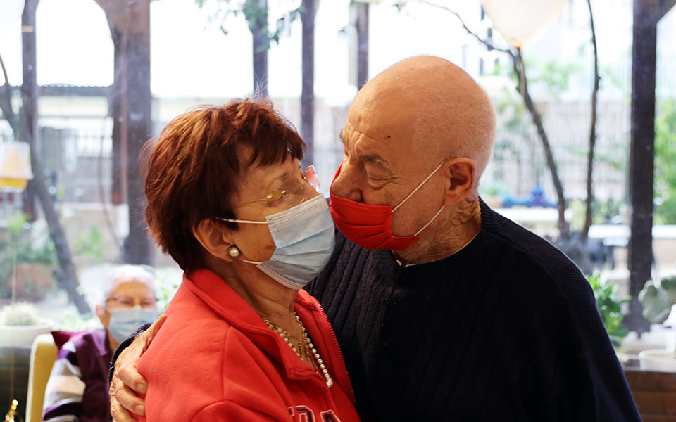 ισραήλ-ηλικιωμένοι-γιόρτασαν-τον-εμβ-561234097