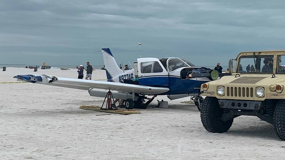 αναγκαστική-προσγείωση-σε-παραλία-β-561232432