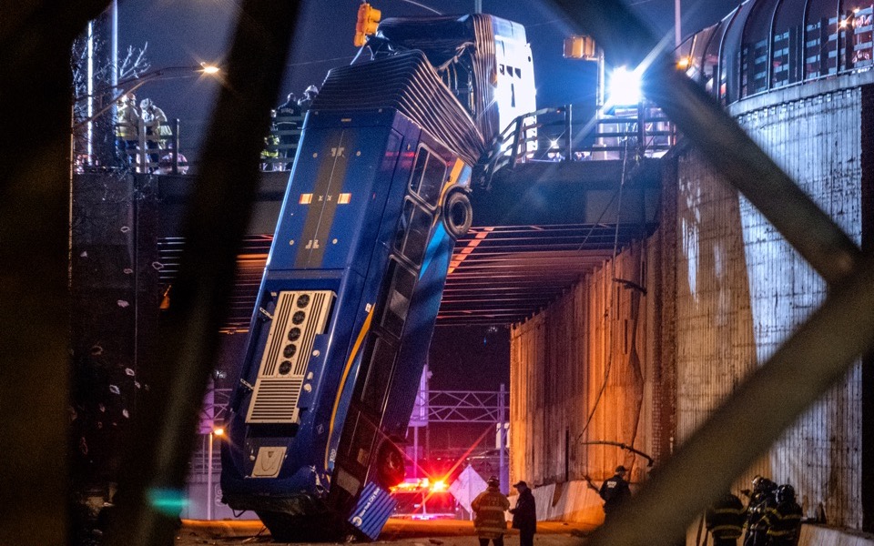 ν-υόρκη-αρθρωτό-λεωφορείο-έμεινε-να-κρ-561228871