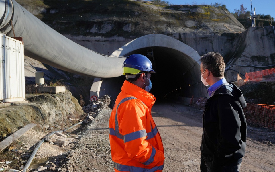 σε-τροχιά-ολοκλήρωσης-ο-ε65-561247066