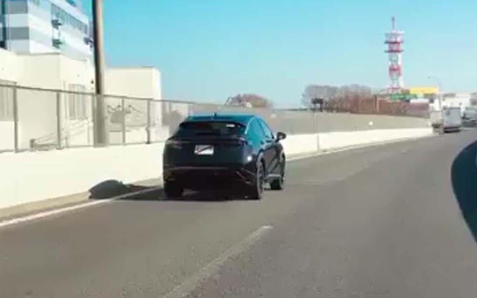 Το νέο Nissan Ariya εν κινήσει (video)-1