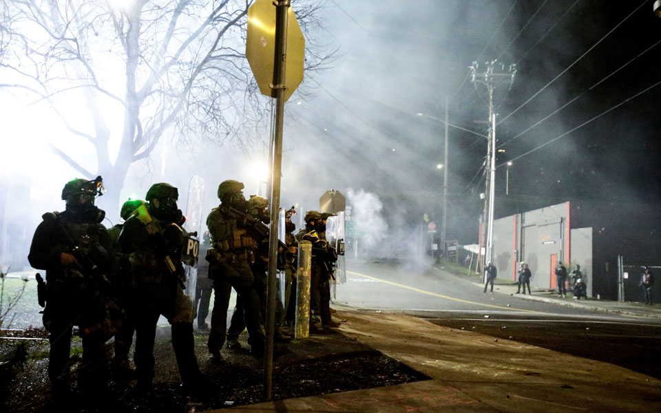 Ένταση σε Πόρτλαντ και Σιάτλ – Ζημιές σε γραφεία των Δημοκρατικών-1